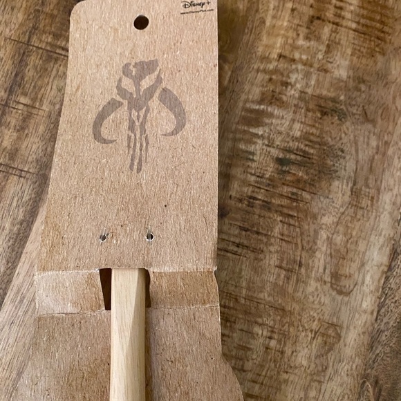 Disney Star Wars baby yoda silicone spatula set with 24 paper baking cups NEW - Picture 3 of 4